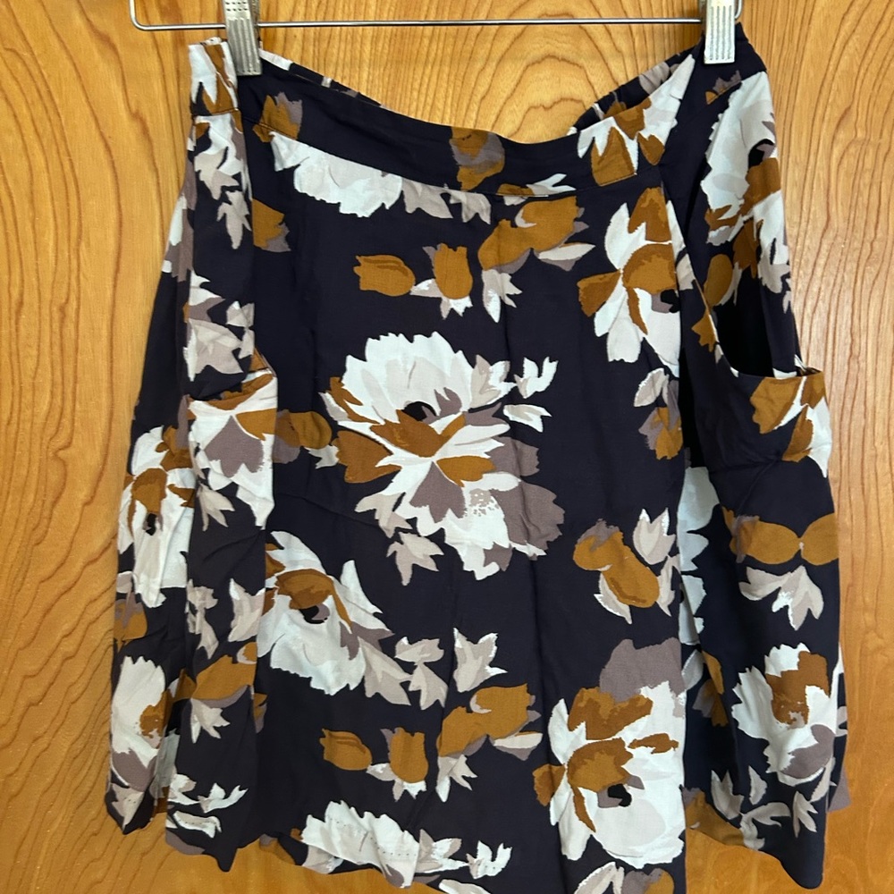 Old Navy Floral Skirt with Gold and White Accents, Size M